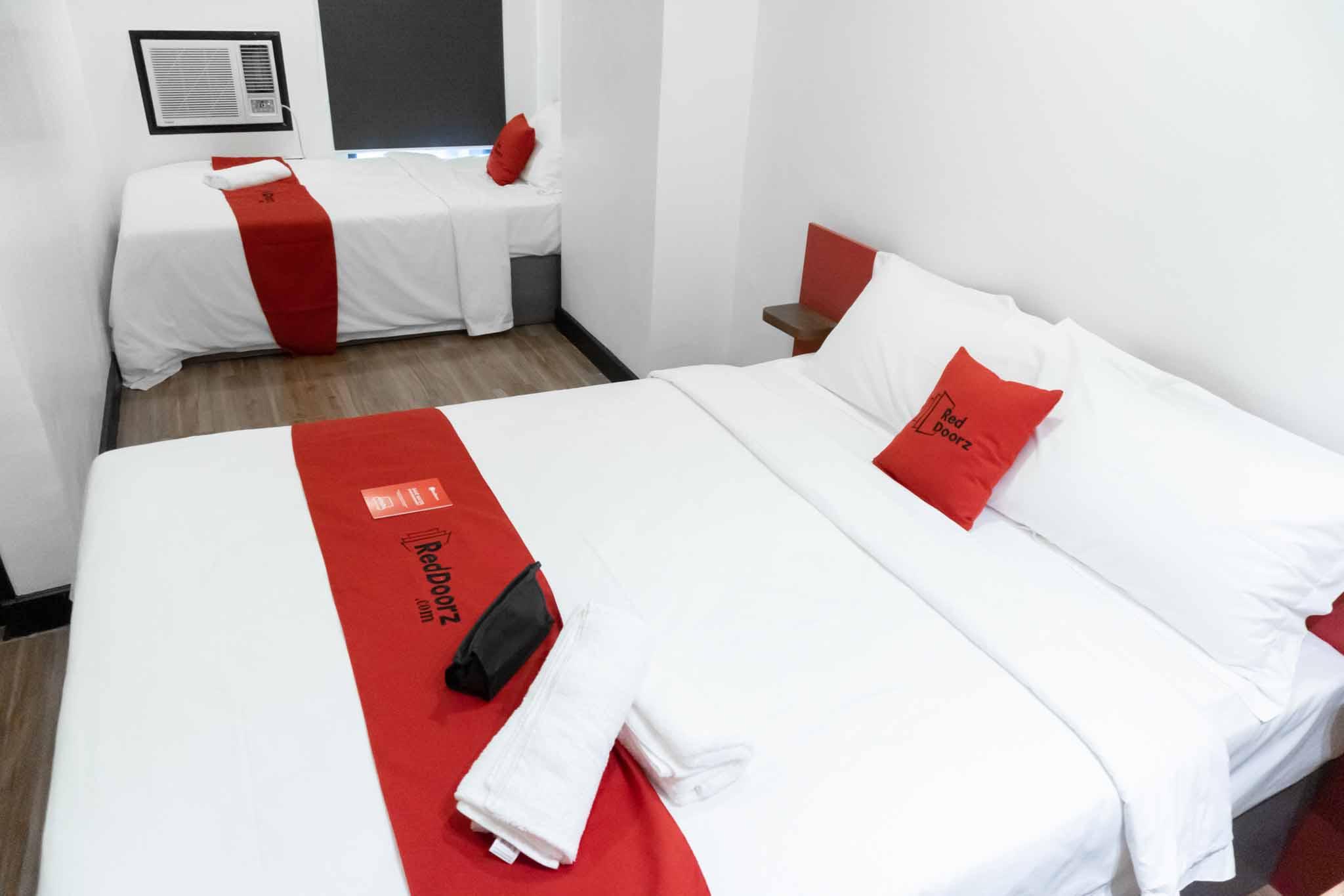 Reddoorz Plus At Mm Hotel Las Pinas Former Reddoorz Plus Near Bamboo Organ Екстериор снимка