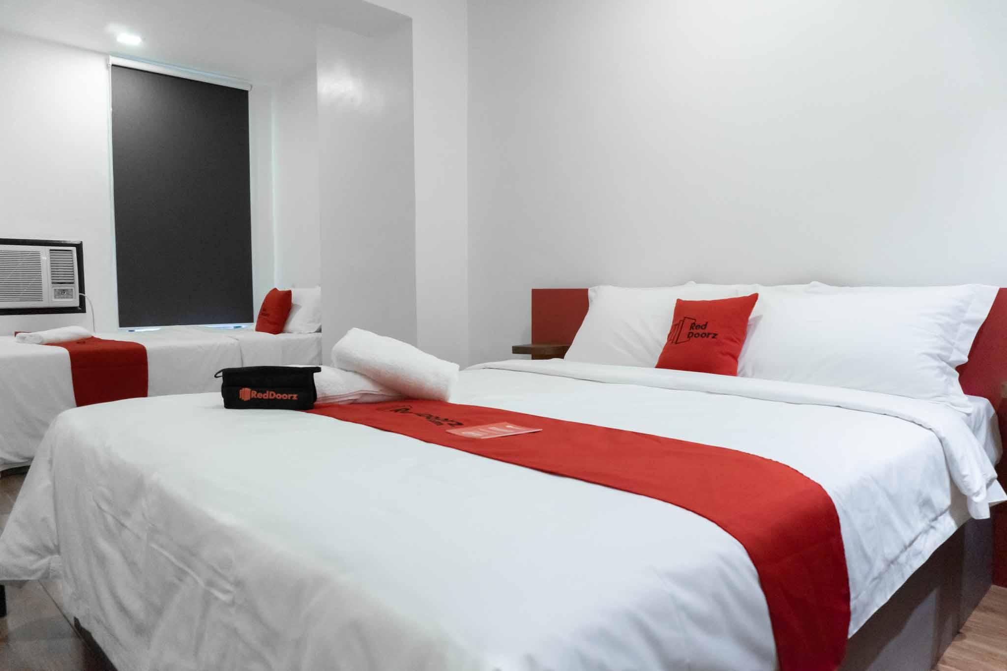 Reddoorz Plus At Mm Hotel Las Pinas Former Reddoorz Plus Near Bamboo Organ Екстериор снимка