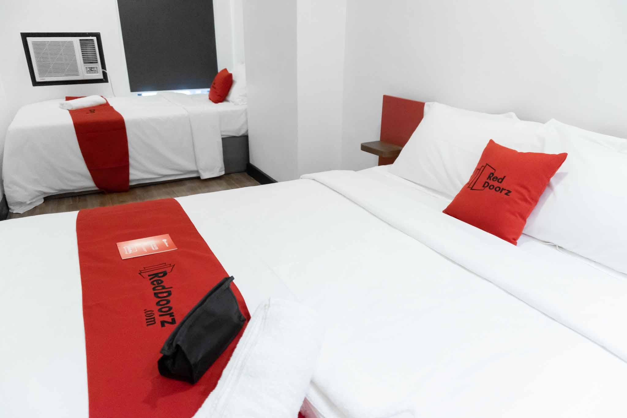 Reddoorz Plus At Mm Hotel Las Pinas Former Reddoorz Plus Near Bamboo Organ Екстериор снимка