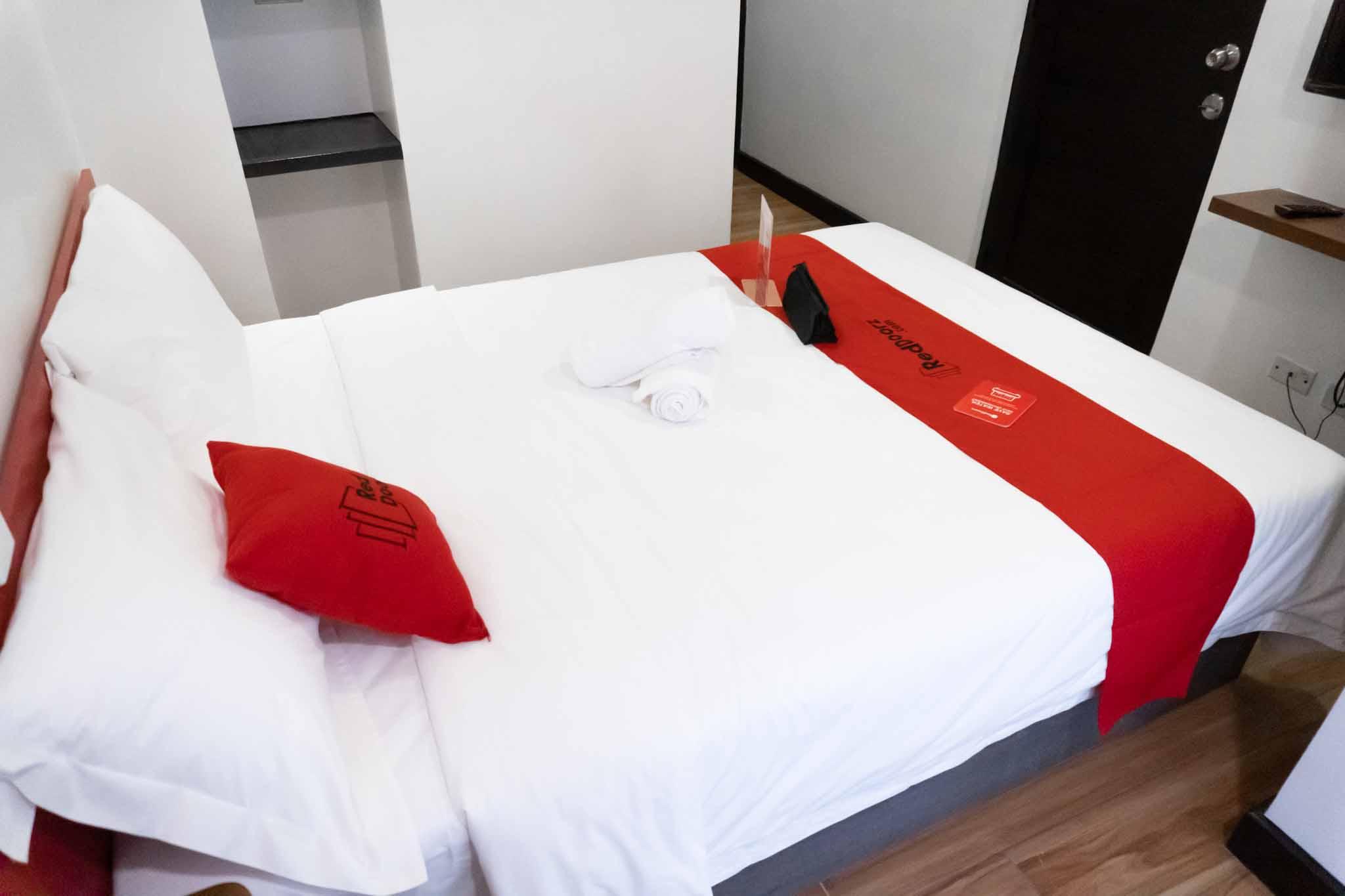 Reddoorz Plus At Mm Hotel Las Pinas Former Reddoorz Plus Near Bamboo Organ Екстериор снимка