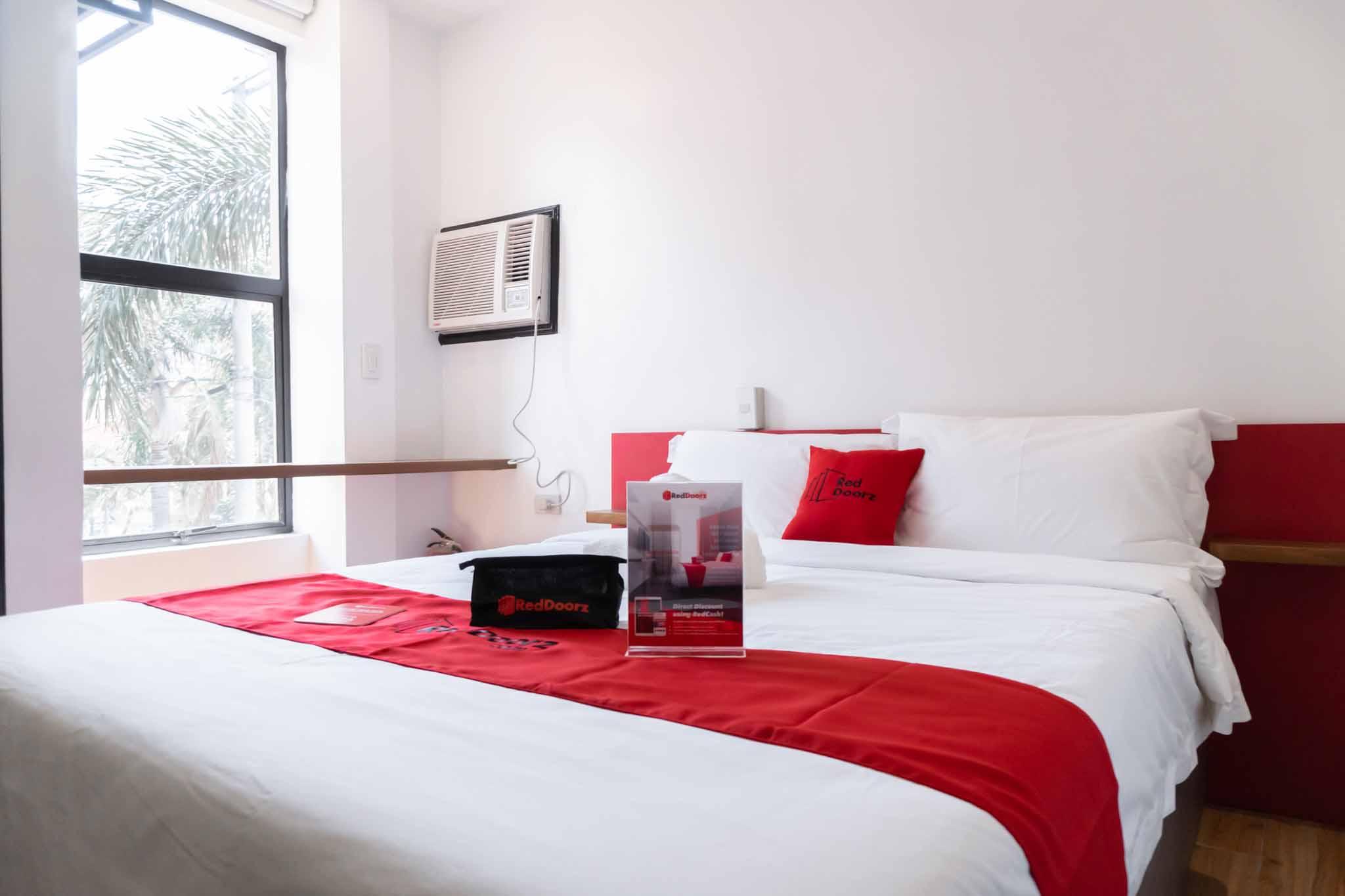 Reddoorz Plus At Mm Hotel Las Pinas Former Reddoorz Plus Near Bamboo Organ Екстериор снимка