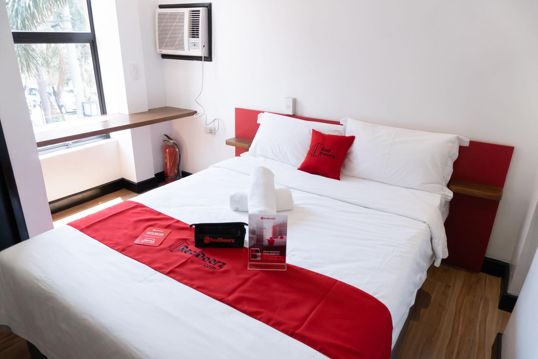Reddoorz Plus At Mm Hotel Las Pinas Former Reddoorz Plus Near Bamboo Organ Екстериор снимка