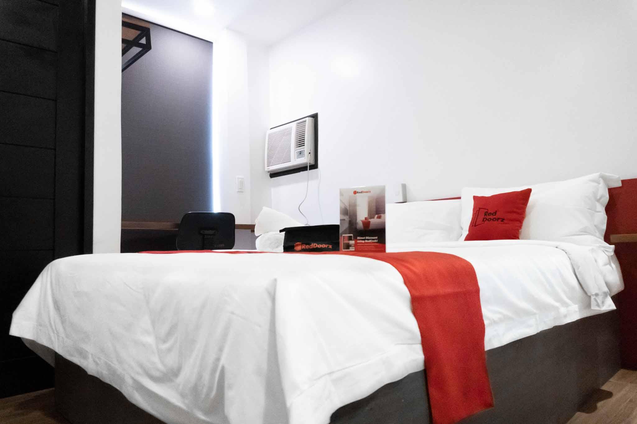 Reddoorz Plus At Mm Hotel Las Pinas Former Reddoorz Plus Near Bamboo Organ Екстериор снимка
