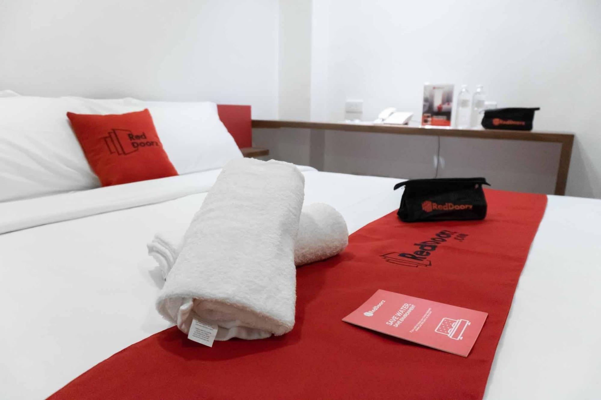 Reddoorz Plus At Mm Hotel Las Pinas Former Reddoorz Plus Near Bamboo Organ Екстериор снимка