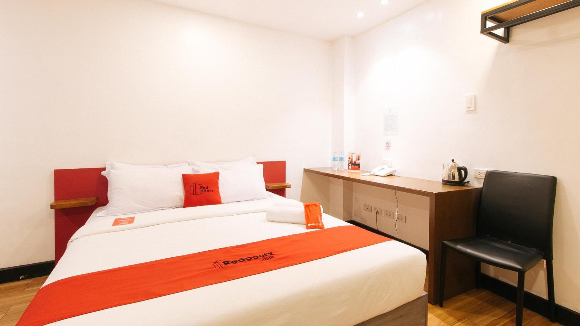 Reddoorz Plus At Mm Hotel Las Pinas Former Reddoorz Plus Near Bamboo Organ Екстериор снимка