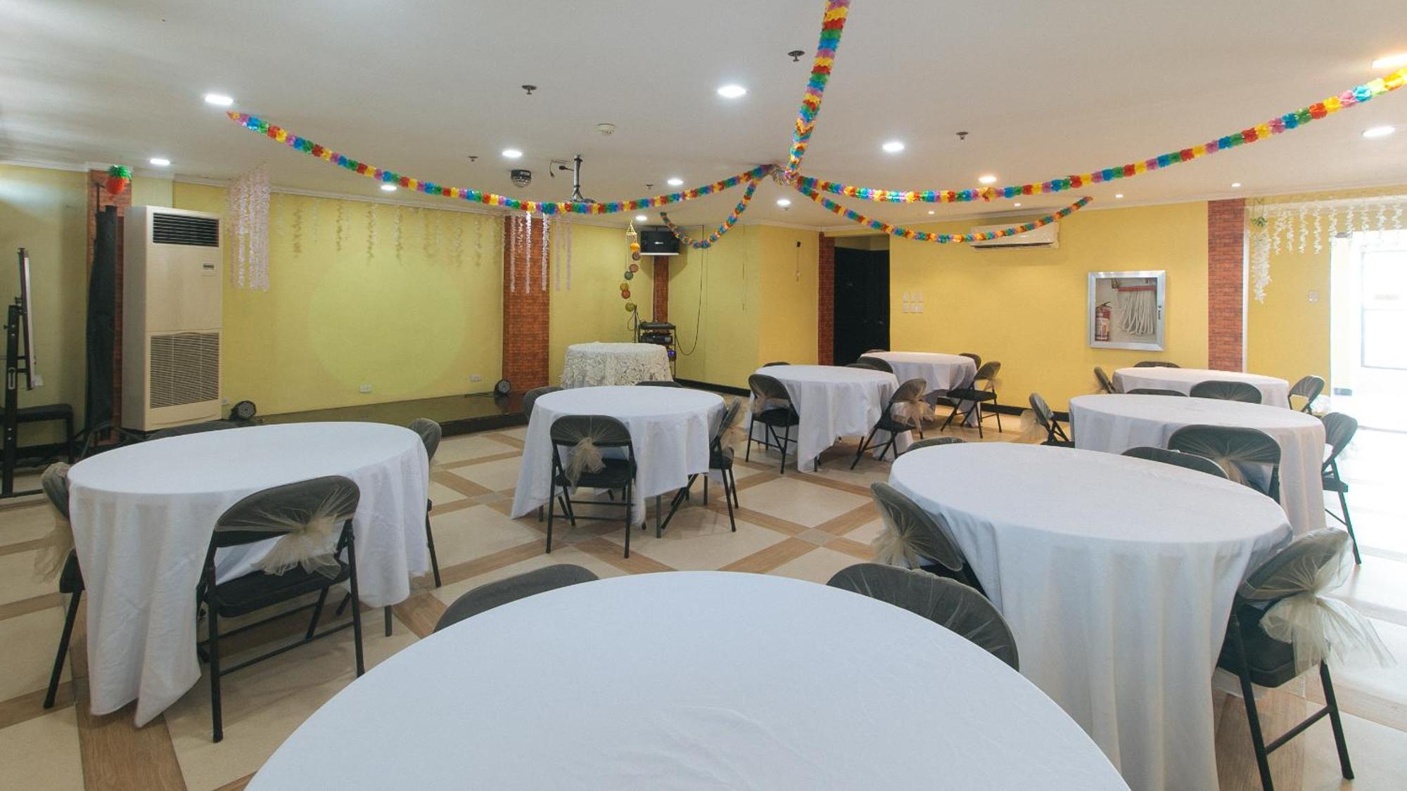 Reddoorz Plus At Mm Hotel Las Pinas Former Reddoorz Plus Near Bamboo Organ Екстериор снимка
