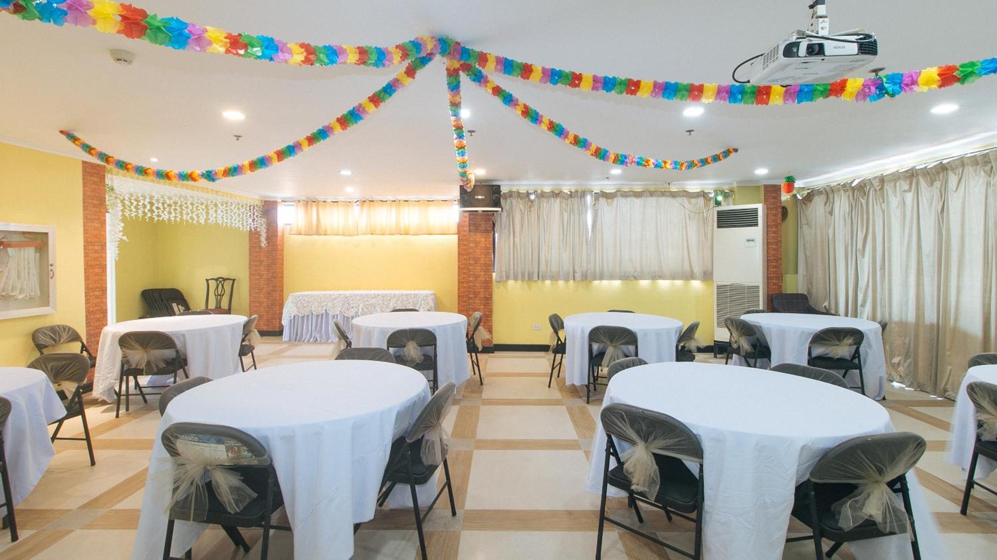 Reddoorz Plus At Mm Hotel Las Pinas Former Reddoorz Plus Near Bamboo Organ Екстериор снимка