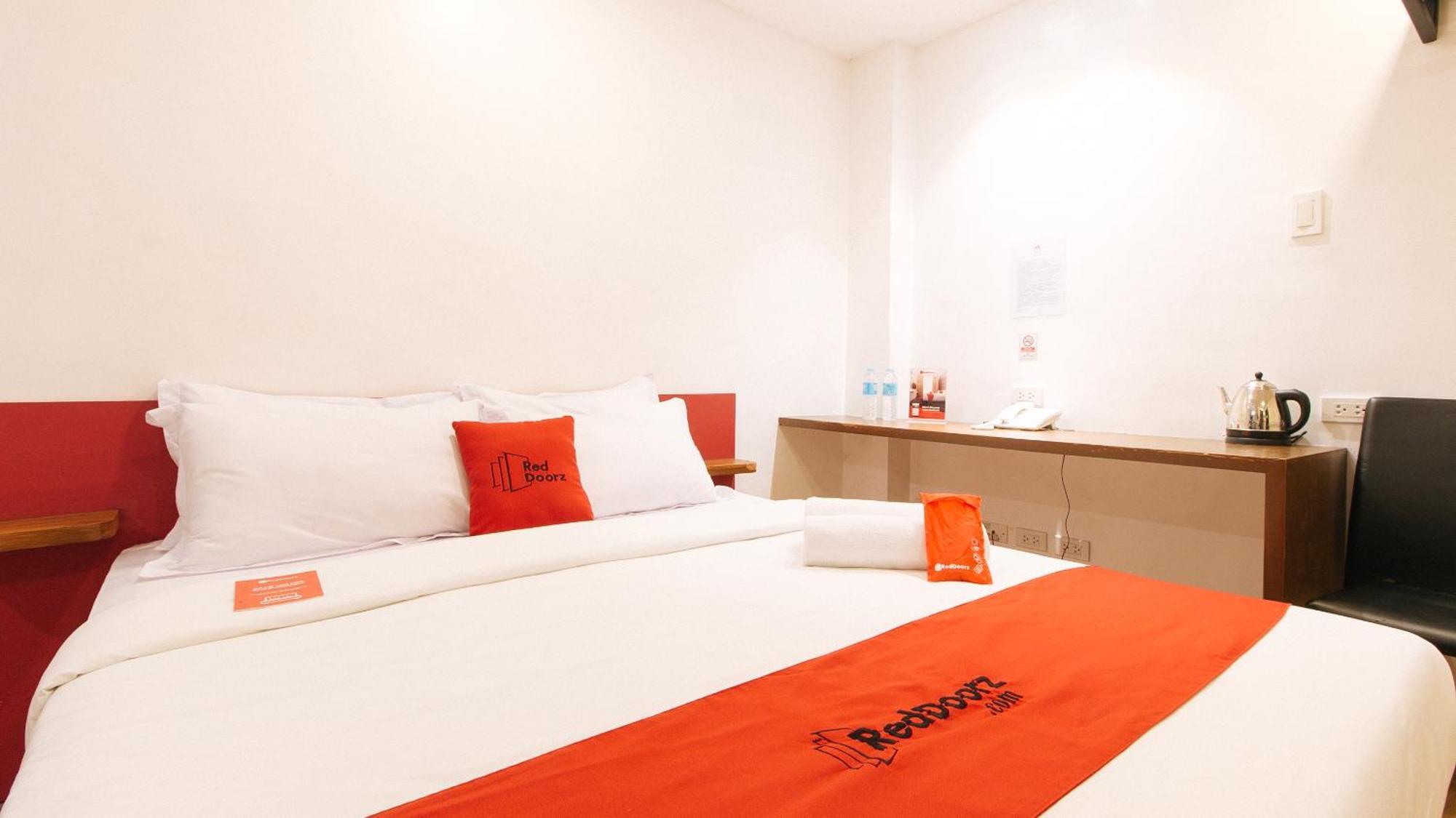 Reddoorz Plus At Mm Hotel Las Pinas Former Reddoorz Plus Near Bamboo Organ Екстериор снимка
