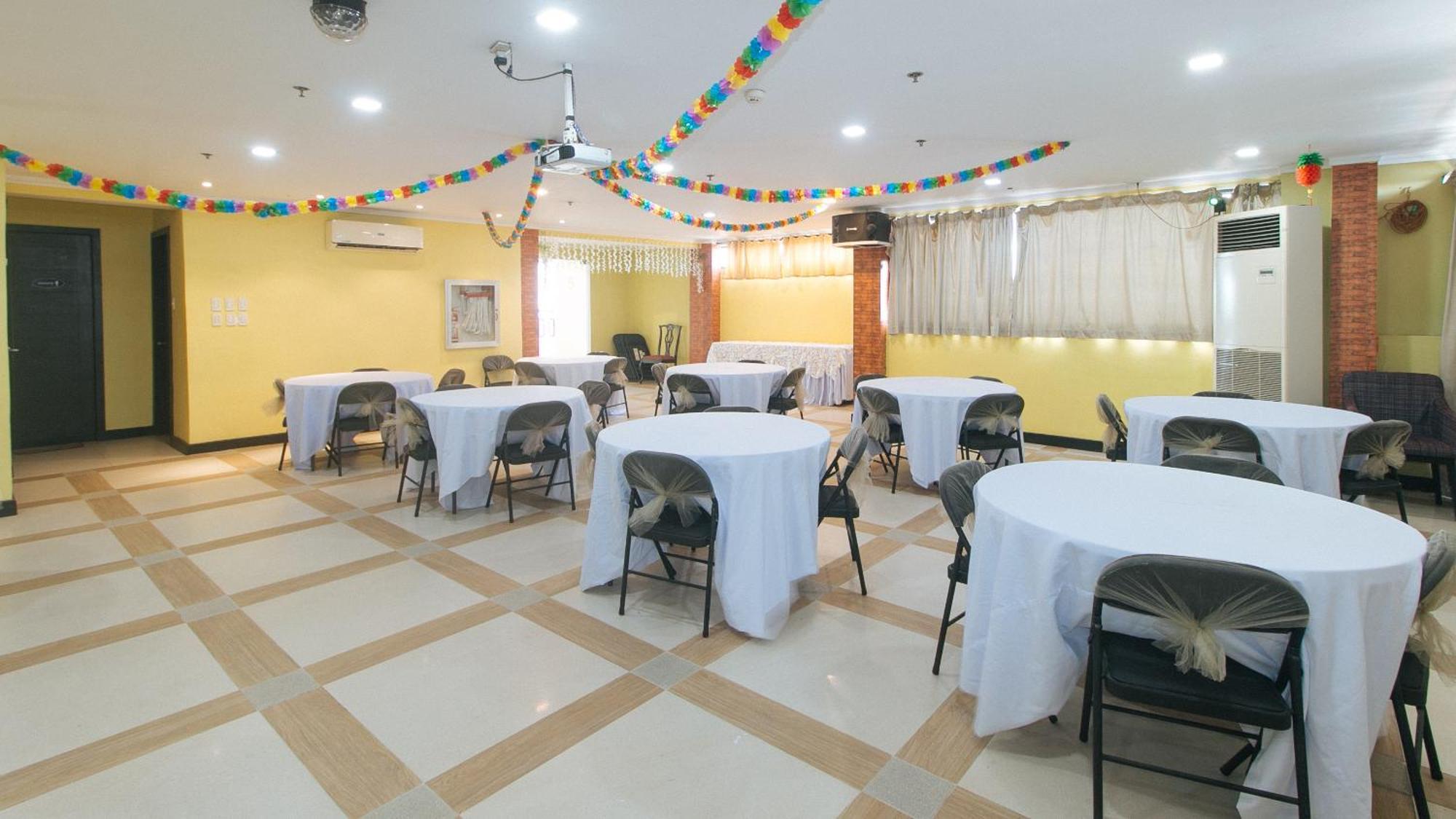 Reddoorz Plus At Mm Hotel Las Pinas Former Reddoorz Plus Near Bamboo Organ Екстериор снимка