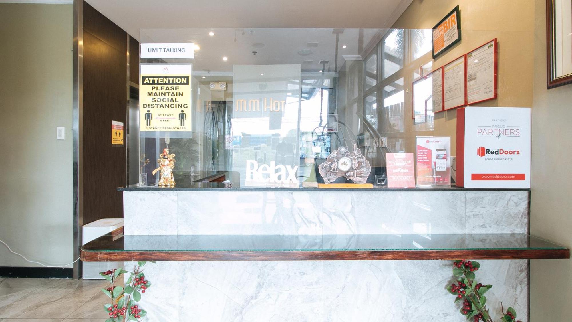 Reddoorz Plus At Mm Hotel Las Pinas Former Reddoorz Plus Near Bamboo Organ Екстериор снимка